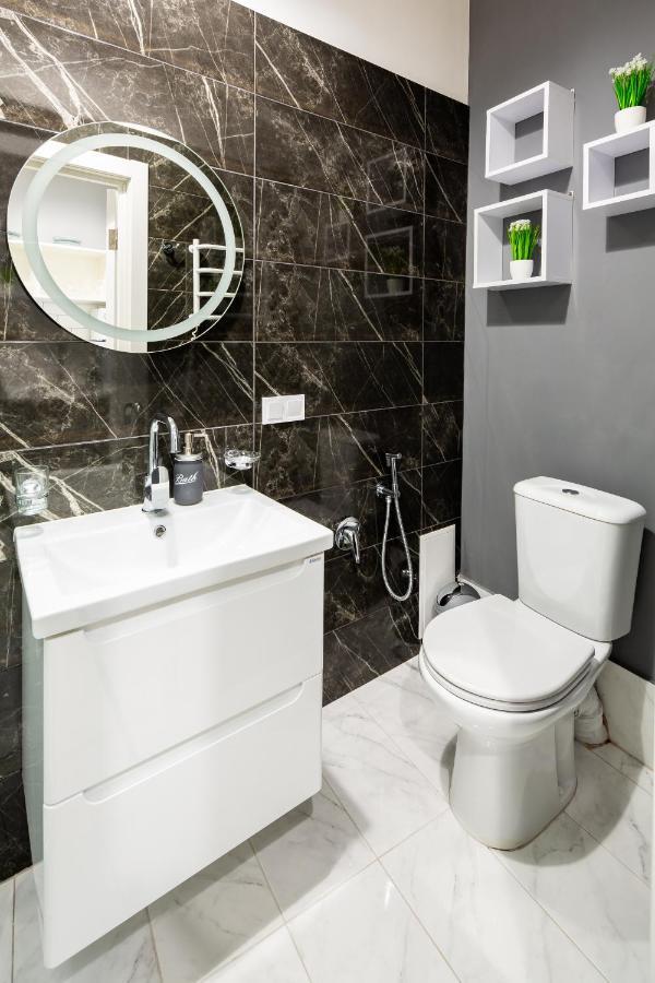 Alfa Apartments Grushevskoho 7 Лвив Екстериор снимка
